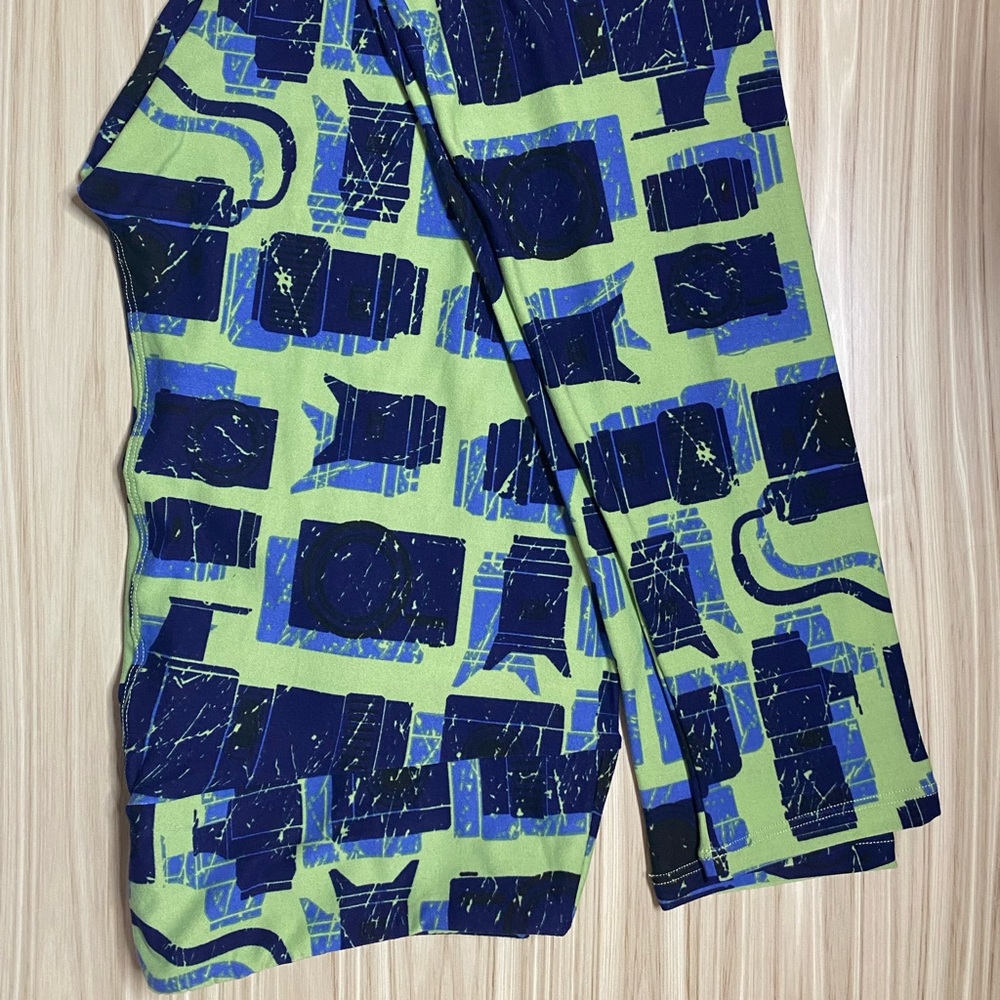 NWOT Lularoe TC Leggings Camera Print
